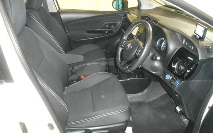 Toyota Vitz interior