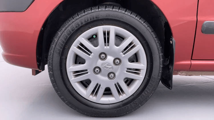Hyundai Santro tyres